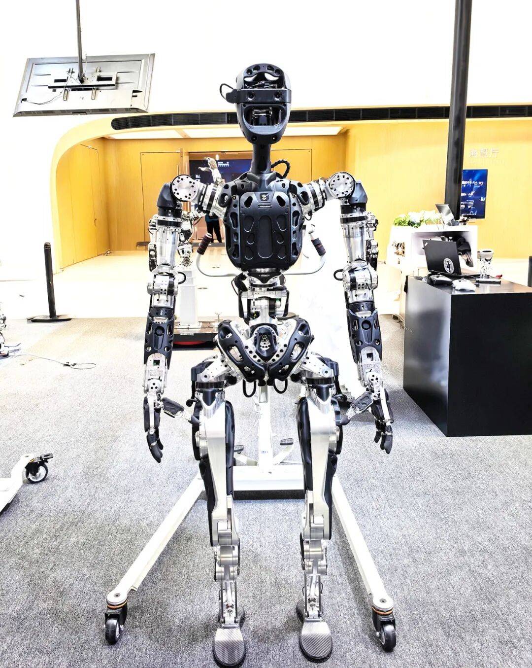 单台机器人集成超20件3D打印纤维增强复合材料零件！