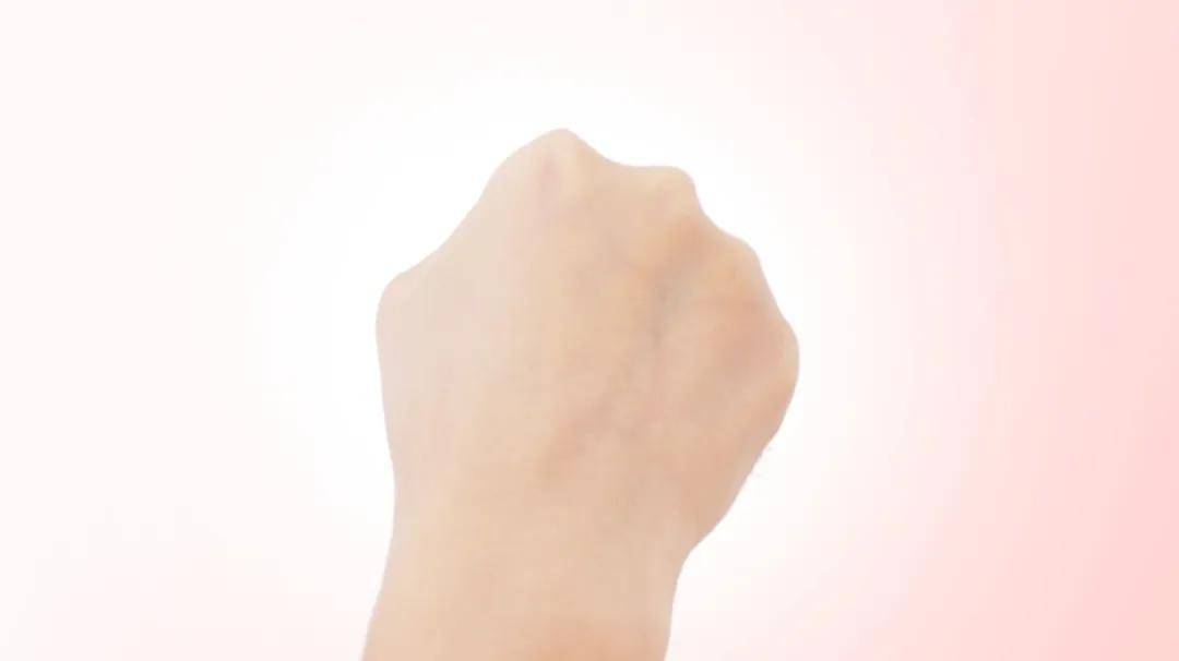 原创            能不能长寿，手背青筋有暗示？医生：手背有4特征，长寿几率更大