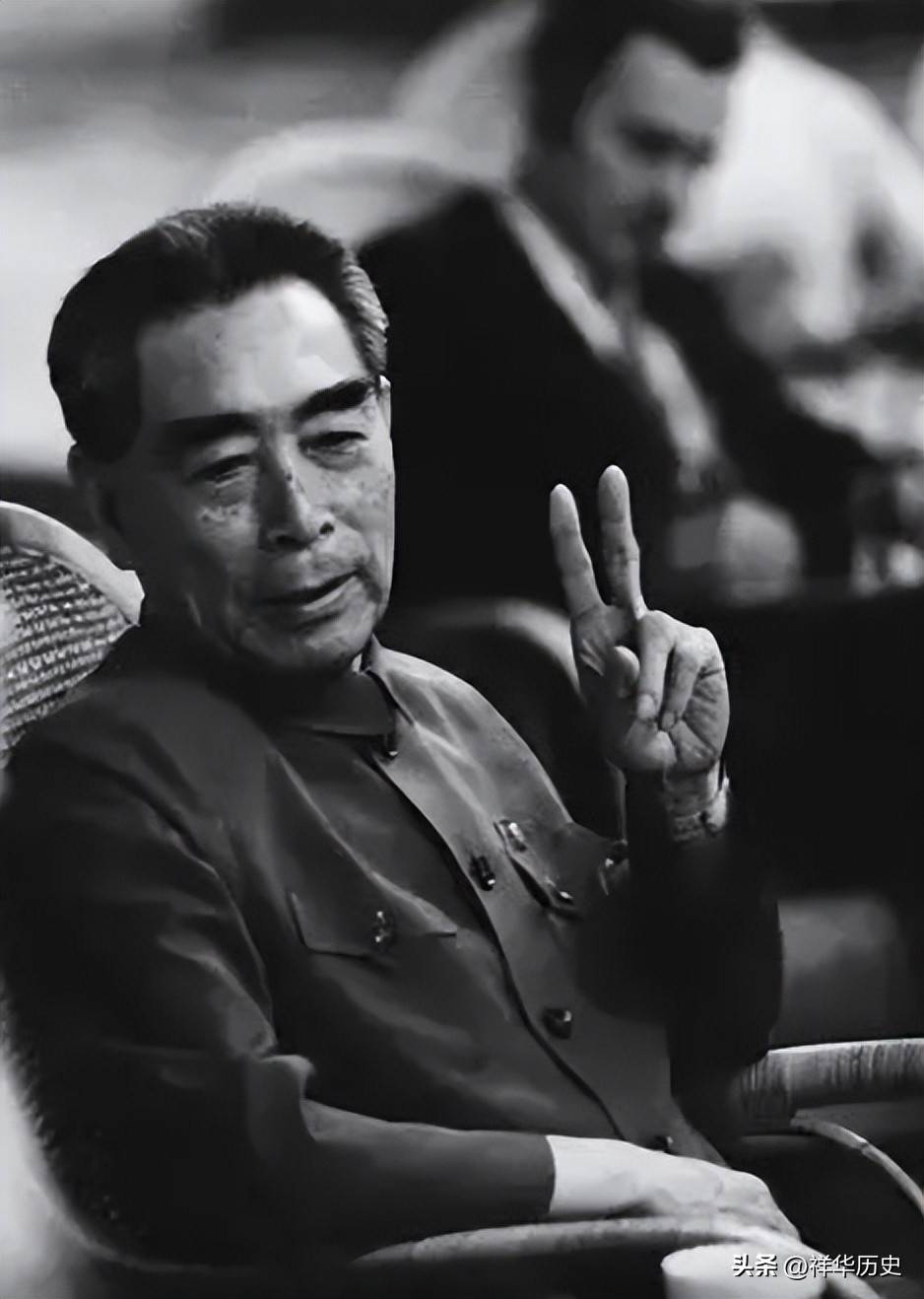 授衔大会结束后，台下一人迟迟不肯离开：为啥不念我的名字？_军衔_黄火星_军队