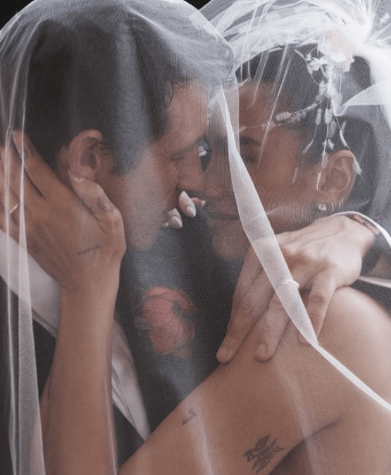 啪姐揭秘婚礼温馨瞬间:与卡哥共度美好时光
