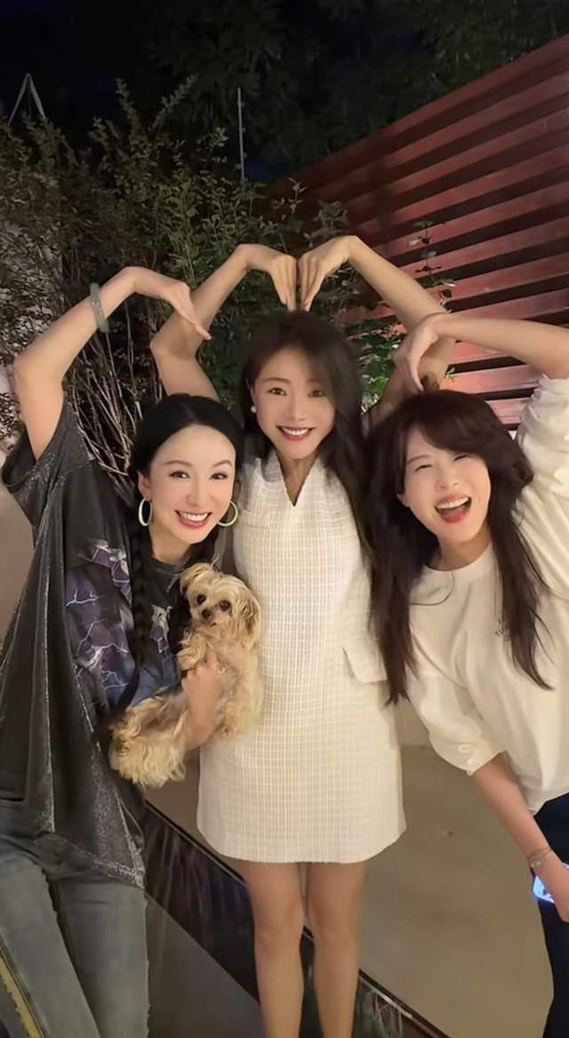 原创            谁说爱情公寓没有售后？张伟错过美嘉一菲小姨妈合体，下次啥时聚