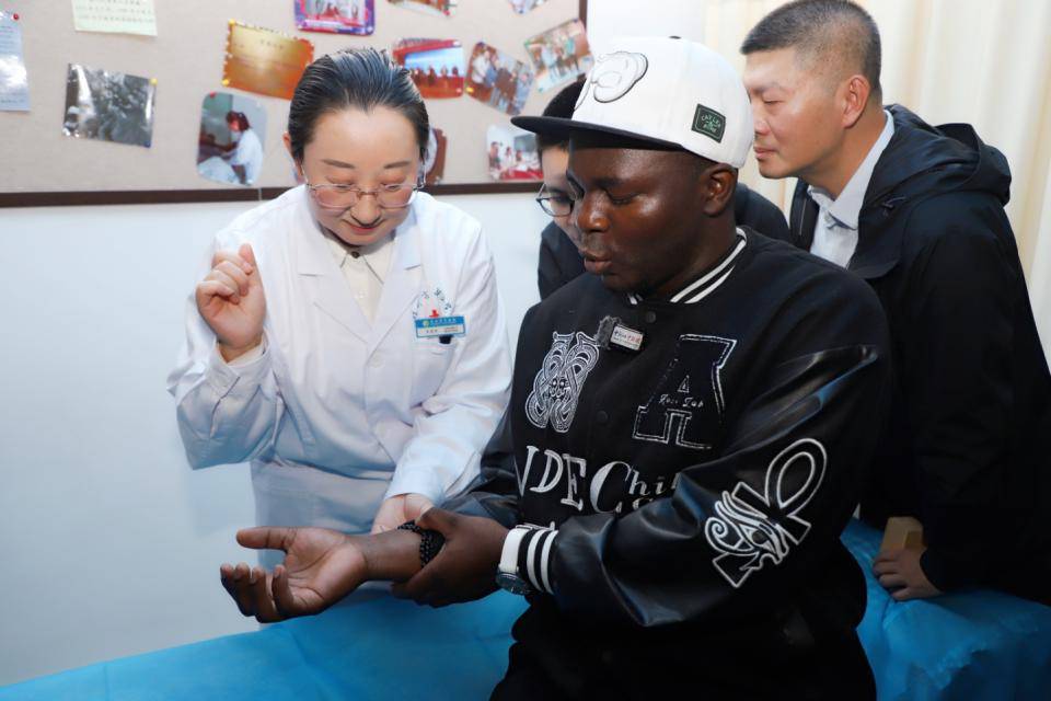 郑州：让小小银针连通大千世界