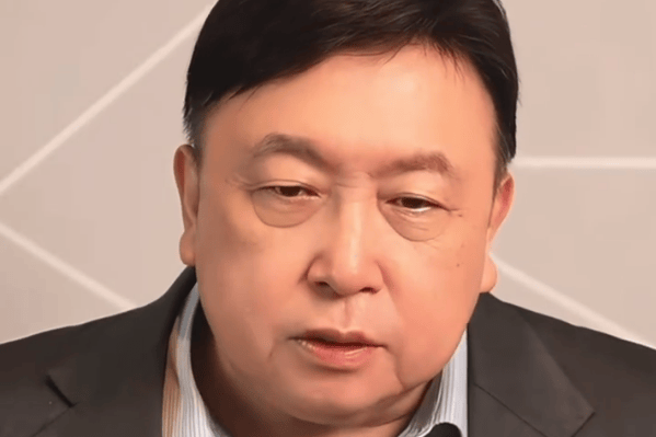 王晶炮轰内娱顶流演技欠佳:经纪人过度商业化运作成主因