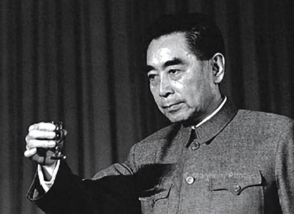 原创            周总理向来一诺千金，唯一一次意外，是忘了给傅作义过生日
