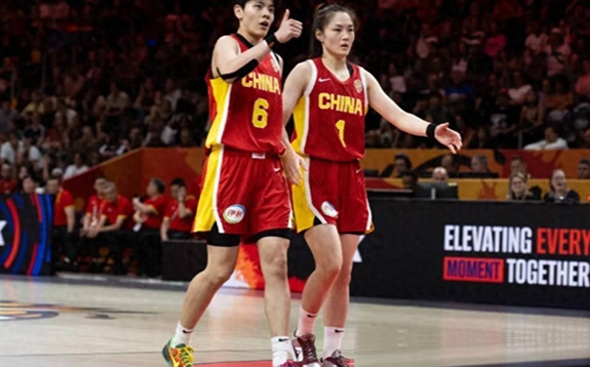 光漂亮有啥用？扣篮不进、又挨帽，中国女篮输美国她表现最差