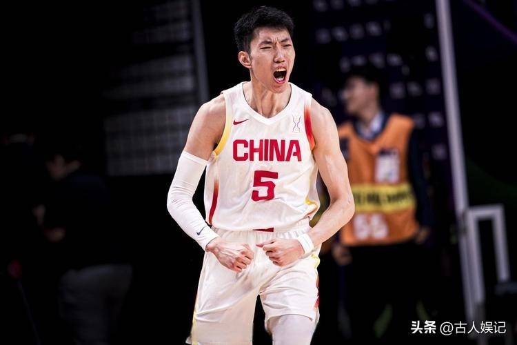 中国男篮新队长就位！胡明轩顶替赵继伟，扛起亚运男篮队长重担