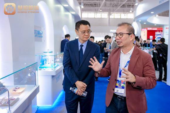 LIPO李白眼镜2026北京展｜多款旗舰新品首发，为0-25岁构建全周期视力健康生态