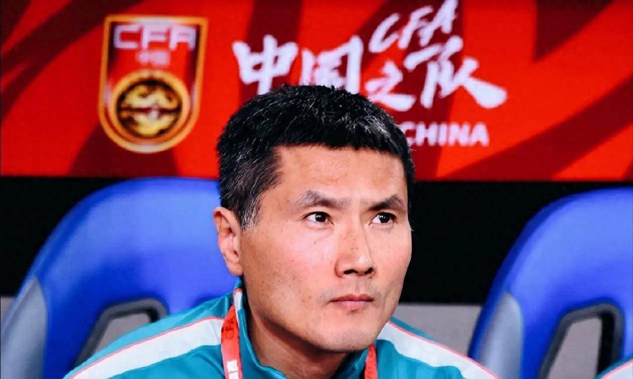 炸了！清华附中高二生进国足大名单，董路连夜发声祝贺