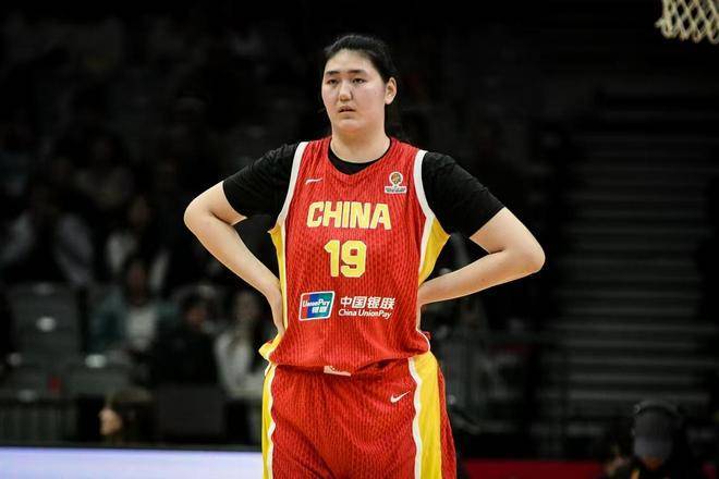 身高不是唯一答案！中国女篮该放弃张子宇吗，韩旭说了大实话