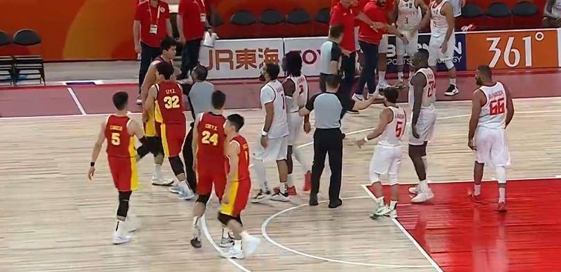 惨败没风度！拒绝和中国男篮握手，郭士强抗议，巴林队会受到什么处罚？