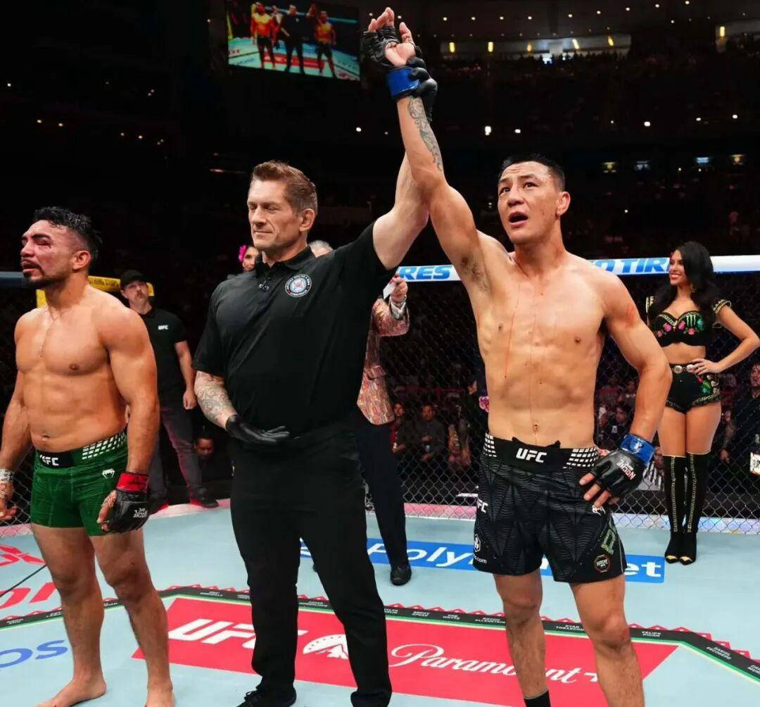 今晨，茸主闪耀全场，UFC四连胜在望！剑指前十五荣耀！