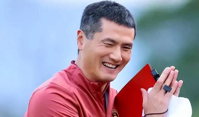 张玉宁缺席，国足中锋危机加剧，27岁最强归化外援或成解决方案