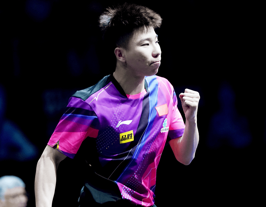 WTT球星赛：国乒世界冠军开门红！徐瑛彬3-0速胜15岁小将