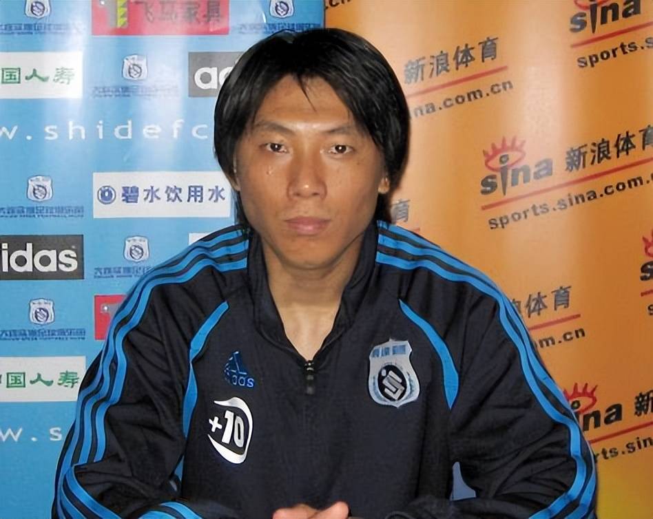 泰山队连续信任本土教练救火，却始终是高开低走，球迷为此建议俱乐部可以尝试洋帅接手了。