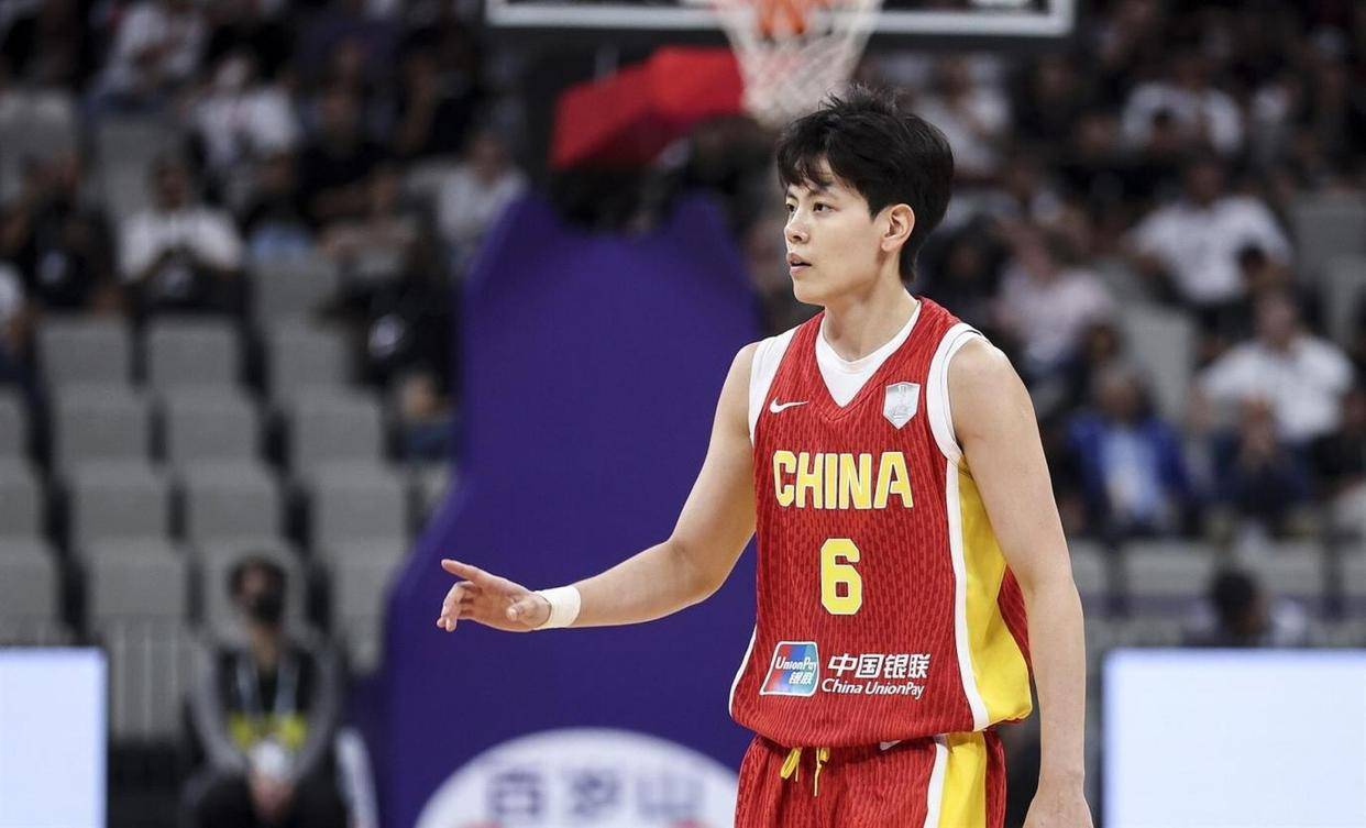 宫鲁鸣发狠了！张子宇、王思雨全摁板凳，中国女篮10人轮换全得分，杨舒予21+7+5，中国女篮111-46泰国