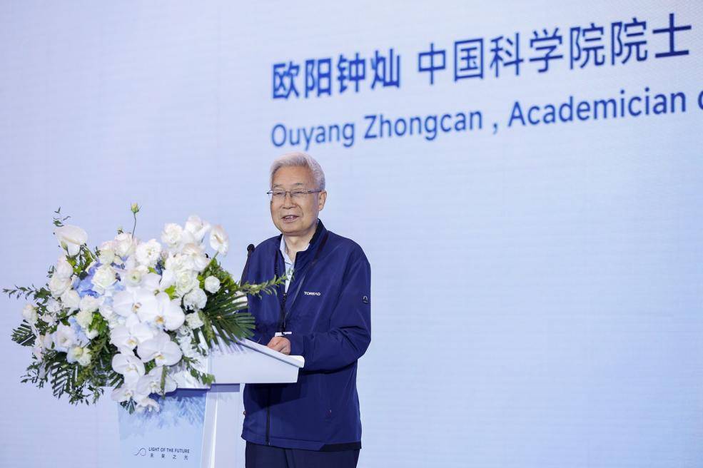 《未来五年主流已定！120吋激光大屏重塑家庭显示格局》