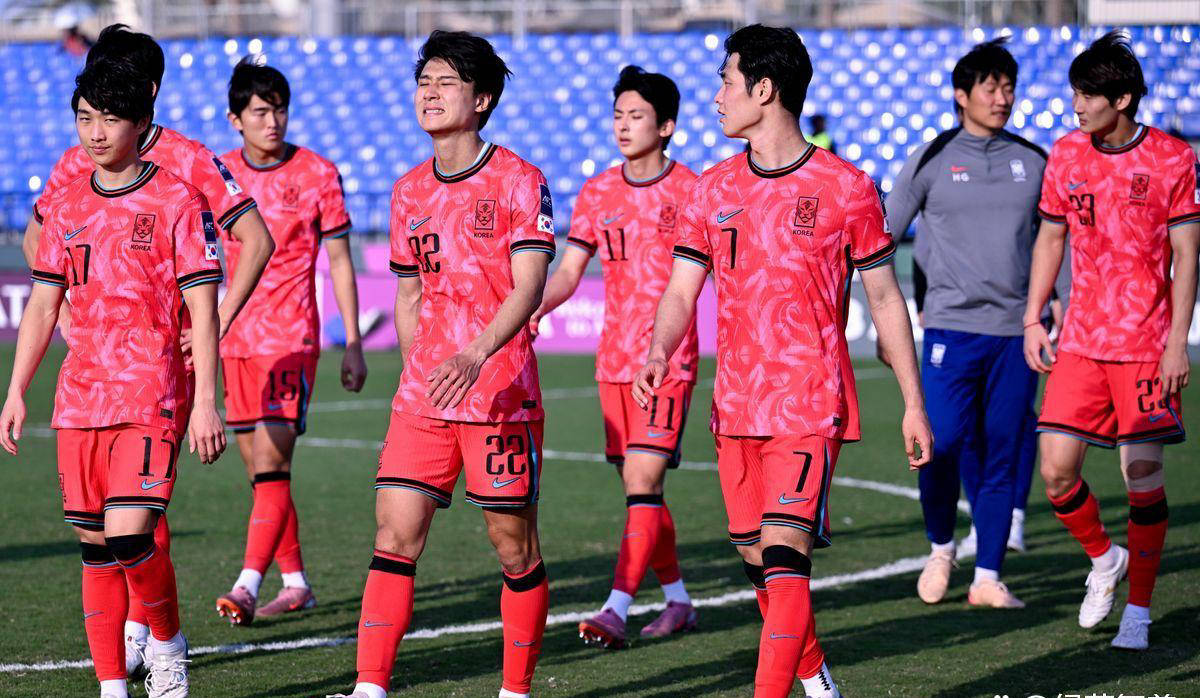 一场2-0携手出线，亚运会男足演绎奇景！四分球队却面临淘汰