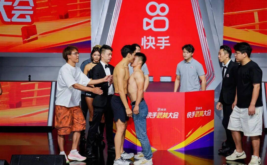 今晚8点!赵鸿刚与千万网红“组合”进行车轮战,泽旺迎来职业拳击首秀!