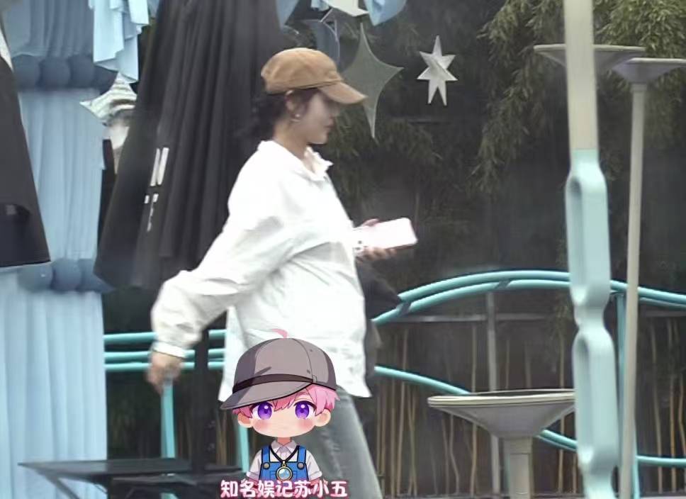 张佳宁穿宽松上衣小腹微凸 疑似怀孕再引热议