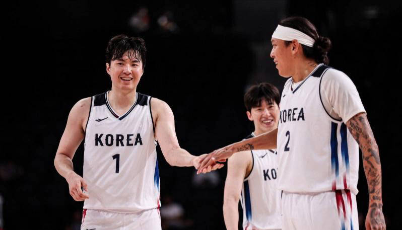 李贤重轰下27分，亚运男篮夺冠后感动日本球迷