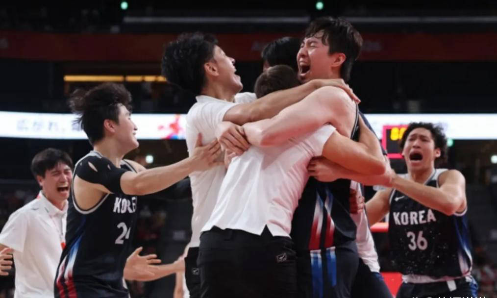 杨瀚森新队友！决赛豪取27分18篮板，率队时隔12年再夺亚运金牌！