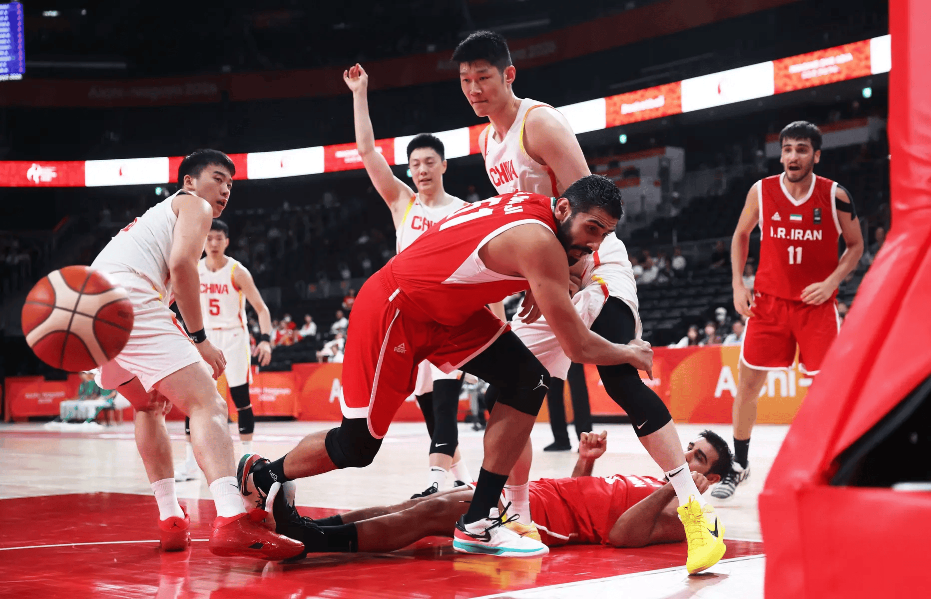 媒体人：中国篮协该沉下心尊重竞技规律 规避急功近利