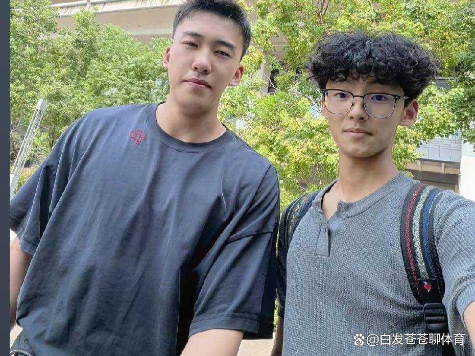 9月28日：中国男篮国家队球员王俊杰回到江苏，结束糟糕的亚运会后没有第一时间回美国训练