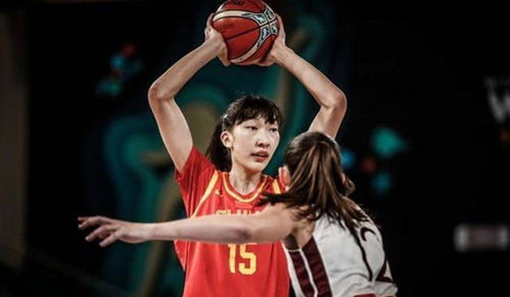 王思雨场上攻防核心场下零绯闻，家人却遭骚扰，女篮安静打球的人真不多了