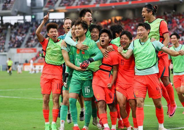 U23亚运男足荣获铜牌，国足换班的呼声如潮