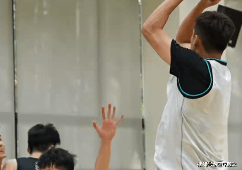 广东更对抗训练！快攻反击成基调，周鹏全面输出，卢卡投篮精准！