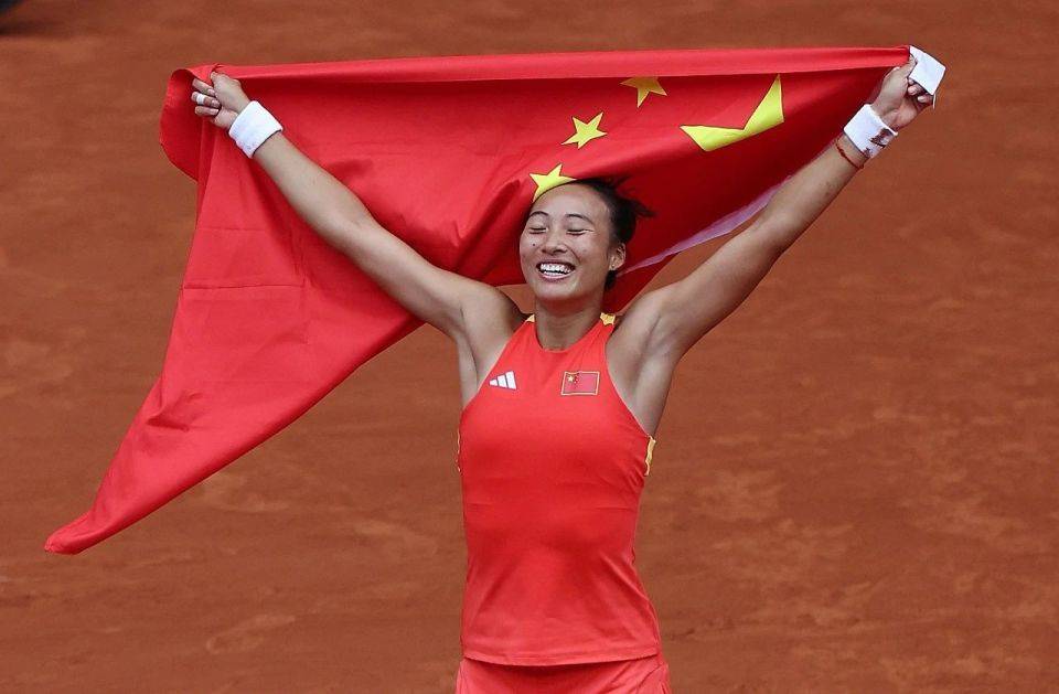 中国网球大捷！2-0、2-0，郑钦文晋级女单4强，张帅组合女双冲冠