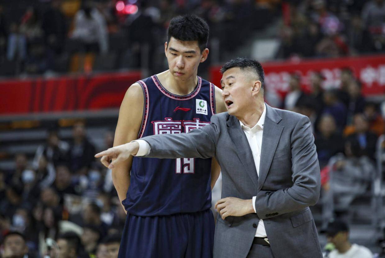 CBA顶级内线强势回归，季后赛希望重燃，杜锋欣慰