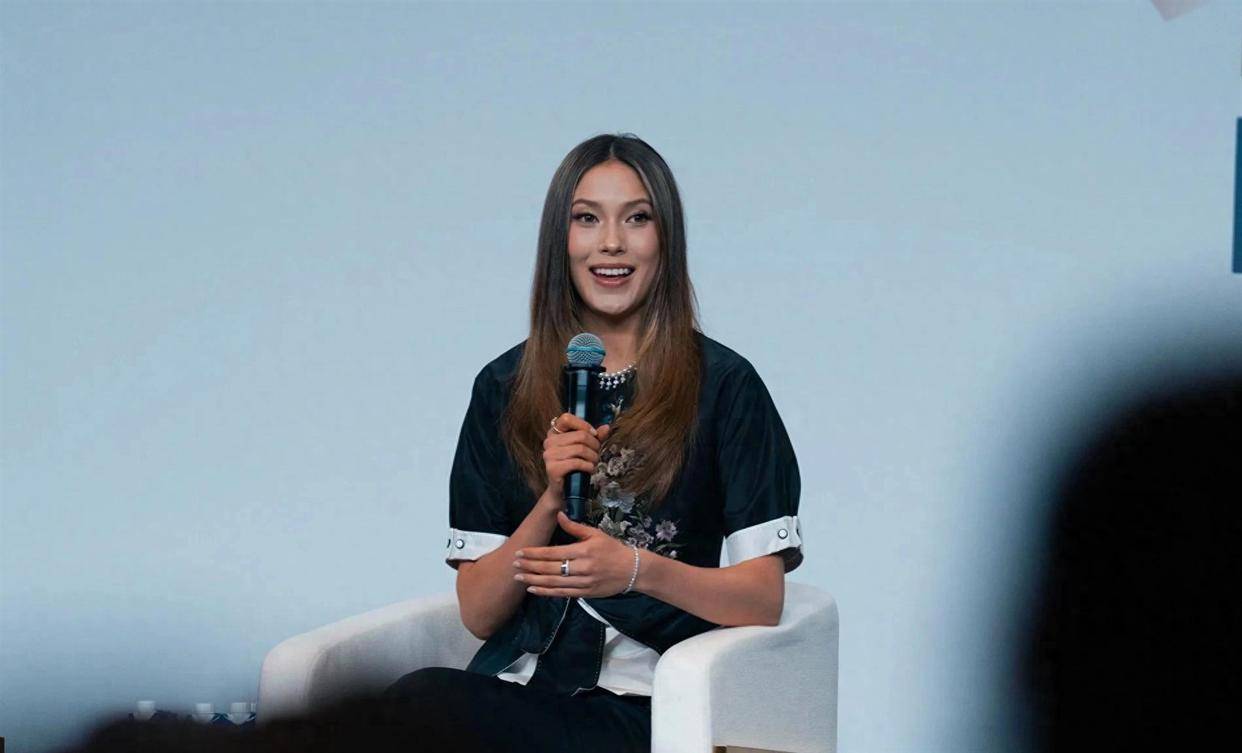 谷爱凌解释大脑重塑理论，精彩演讲引发海外热议：她是体育界的头号哲人
