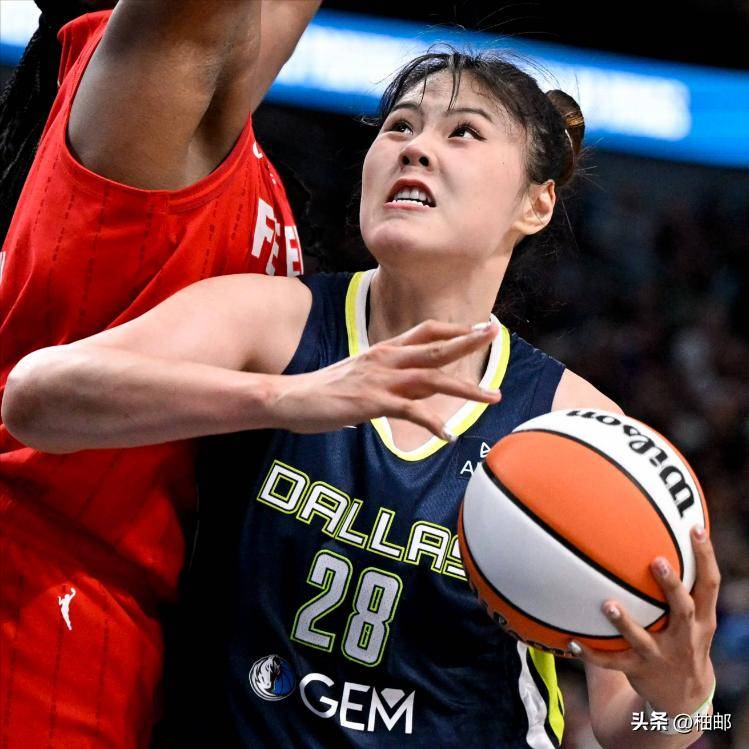 10月中国女篮喜讯不断！三大名将李梦、李月汝、韩旭，迎来新动向