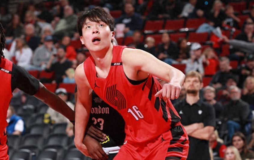 判若两人！杨瀚森高效砍下1344引热议，外媒盛赞之余还调侃他能拿MVP