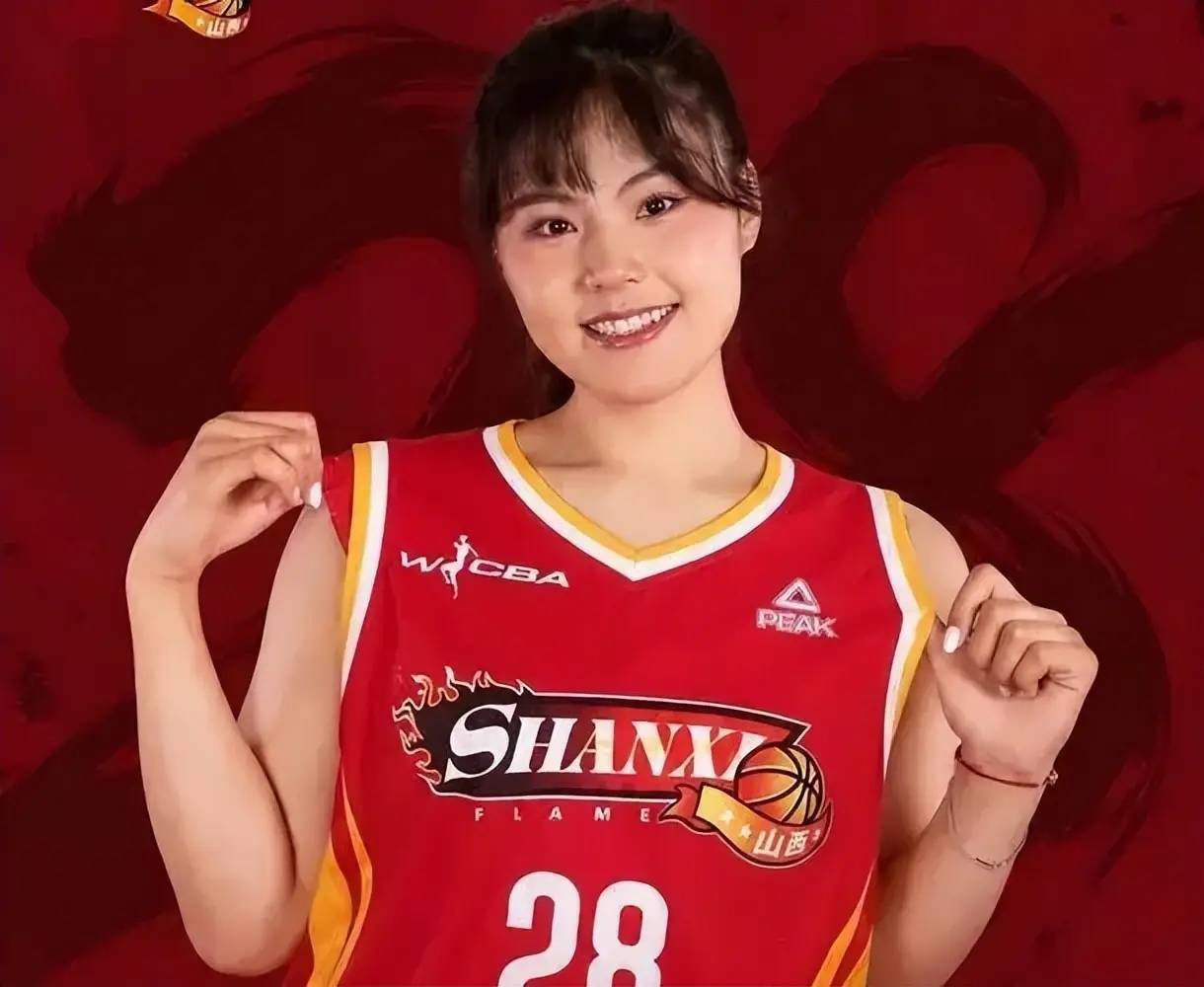 女篮3核心近况，李月汝打3份工，李梦秀恩爱当老板，韩旭放弃WNBA