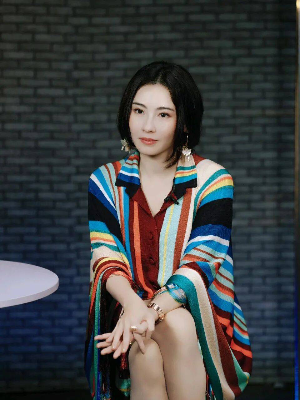 松弛感穿搭示例__惊艳芝彩色松弛柏搭酷穿搭