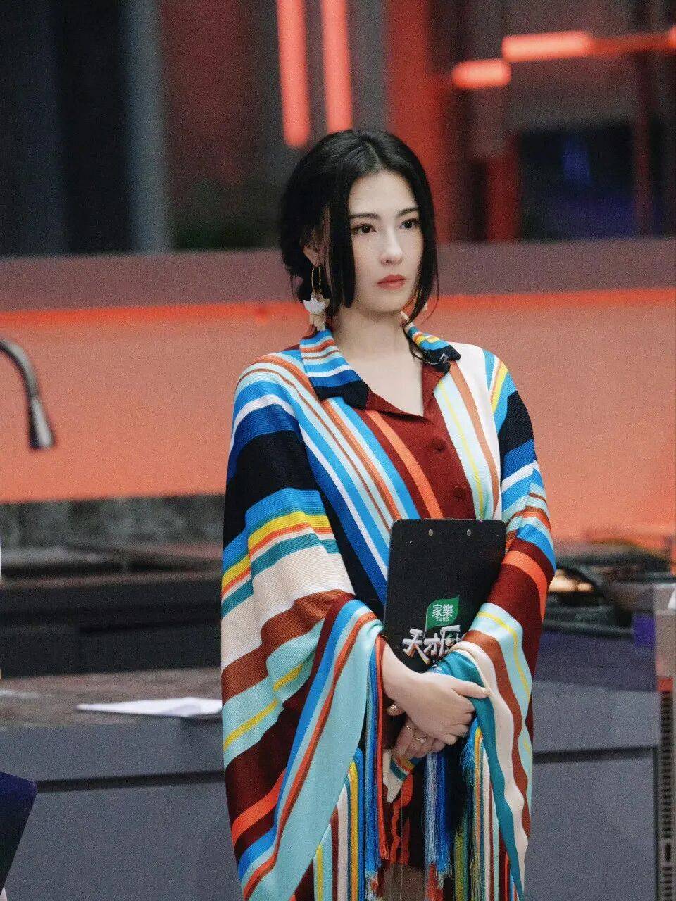 _松弛感穿搭示例_惊艳芝彩色松弛柏搭酷穿搭