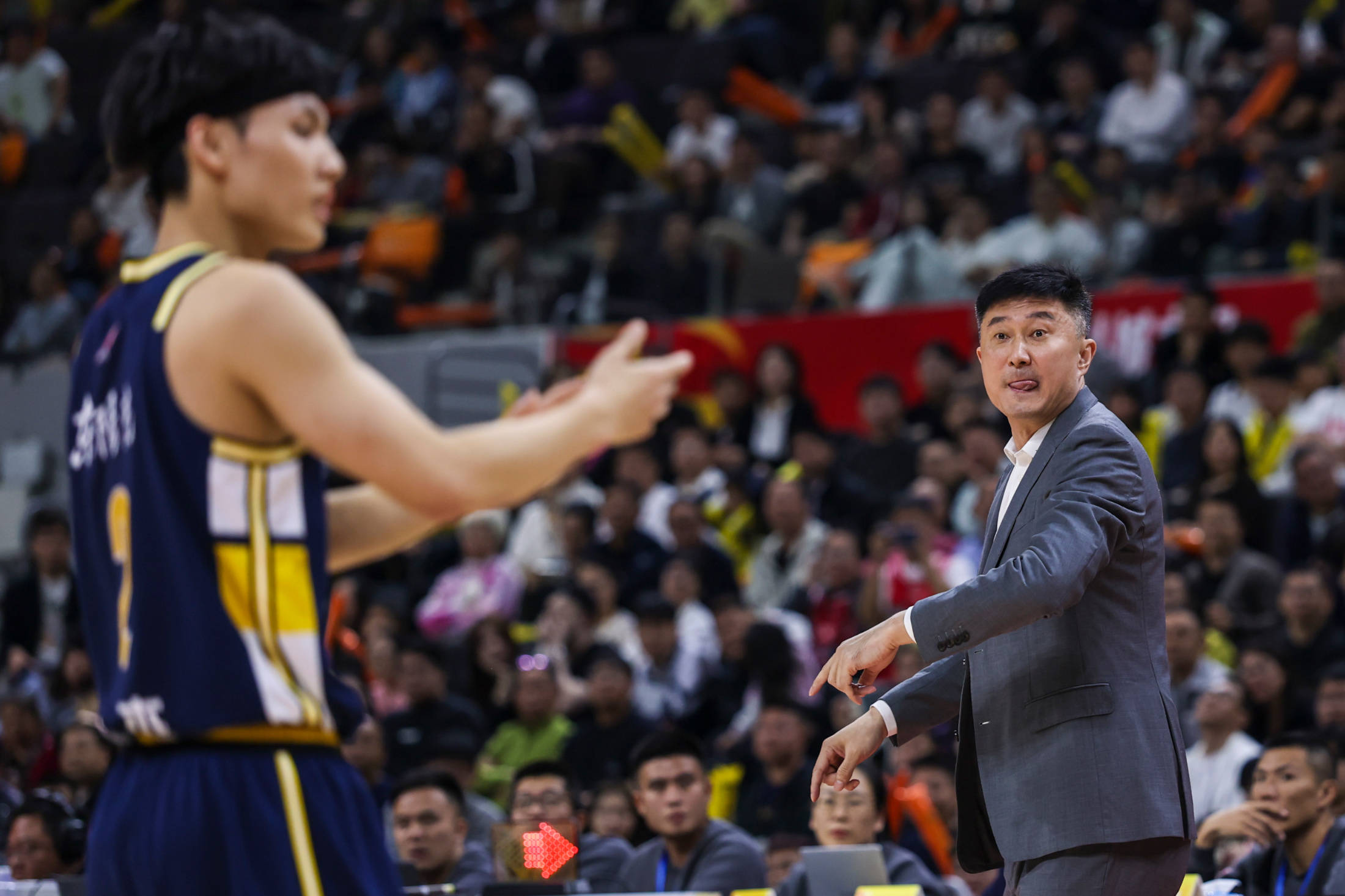 杜锋两大爱徒低迷，广东憾负北京16分，真冤吗？