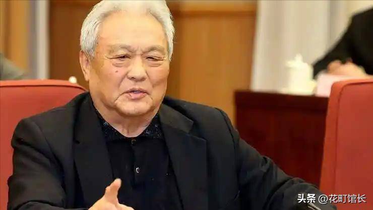 曾是中国足协主席，也是第一代国脚5次任主帅，93岁住北京破小区