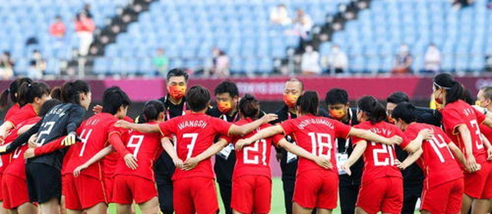 10.28日：常卫魏女超四连冠加亚冠胜浦和，李霄鹏当年28场仅8胜，女足选帅上限差距