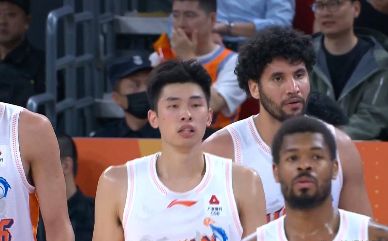 五轮CBA赛后，邹阳的命中率让人震惊，全面压制胡金秋