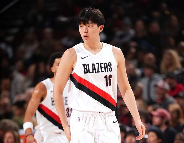 利拉德 13 中 3 助灰熊大胜，杨瀚森第五中锋，巴特尔一纪录稳如泰山
