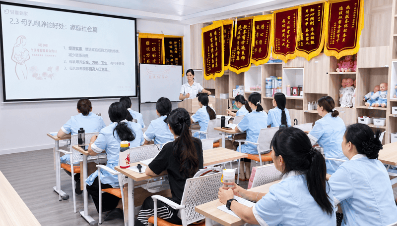 轻喜到家出席2026年全国家政行业产教融合共同体理事会暨家政学学术年会,共筑产教评人才新生态(图5) 轻喜到家出席2026年全国家政行业产教融合共同体理事会暨家政学学术年会,共筑产教评人才新生态(图5)