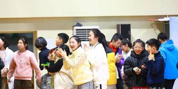 真解压！小学开展“抢零食大战”，师生化身“零食猎人”轮番上阵