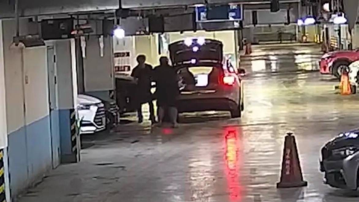 百万豪车停在地库，竟被“蚂蚁搬家式”拆光卖了！监控显示…