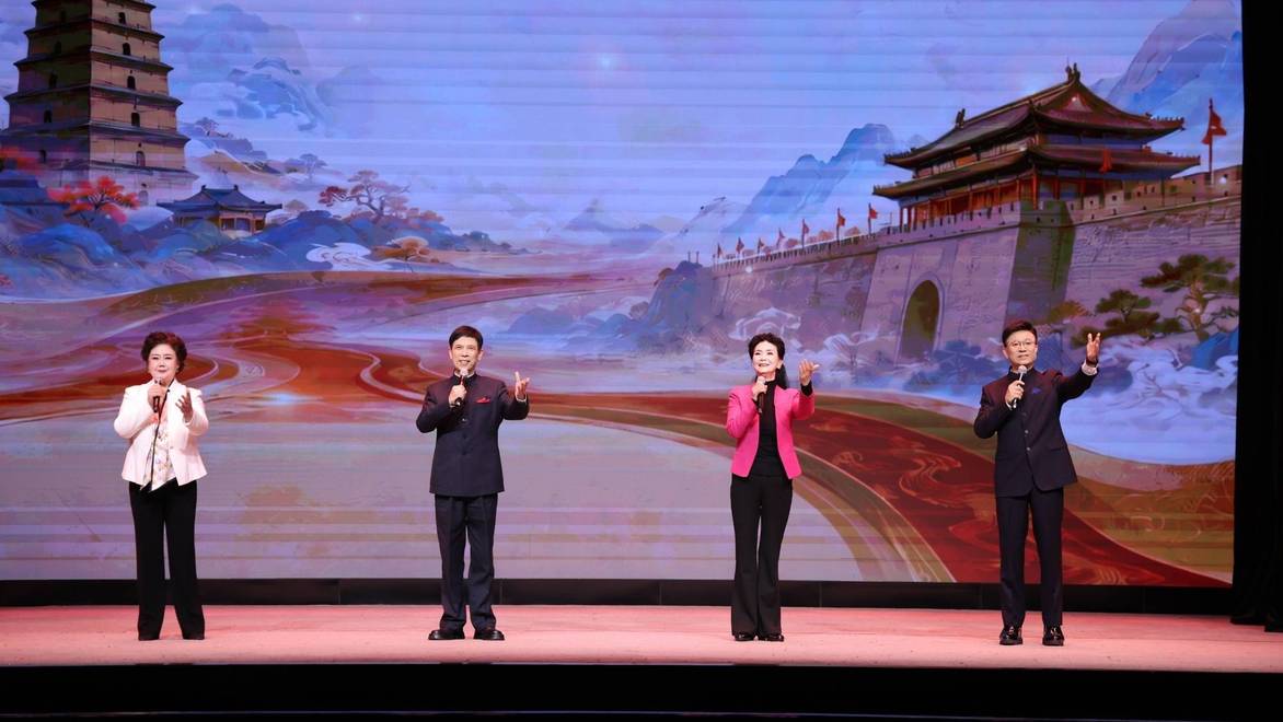 陕西西安：唐诗“走”下课本“活”在舞台