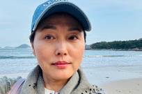 56岁张延离婚后近况曝光，已签约新公司复出，与前夫共同照顾女儿