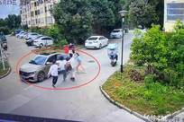 幼儿园蹲守，家门口动手，5岁女童被当街抢走