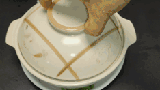 这4种食材是绝配，一口就沦陷！虾肉裹满了蒜香和黄油香、好吃到转圈圈，上桌一盘都不够吃